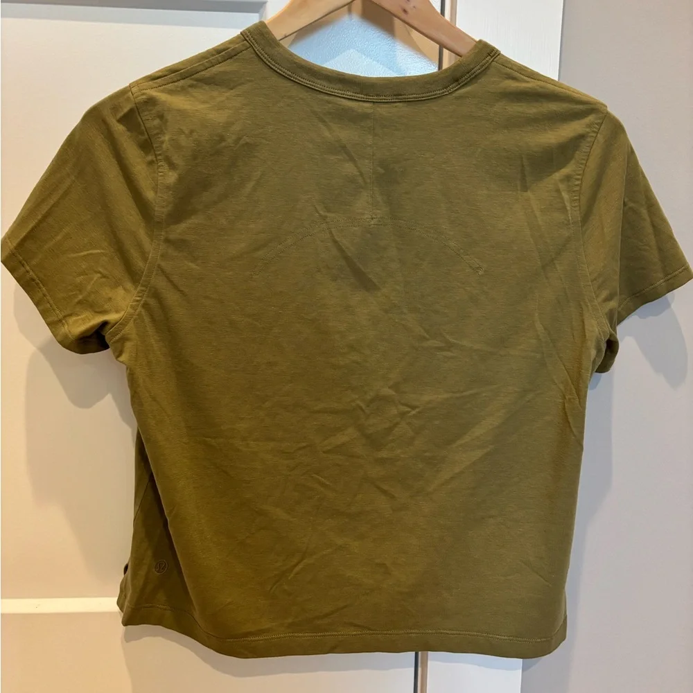 Lululemon tshirt - Picture 2 of 3